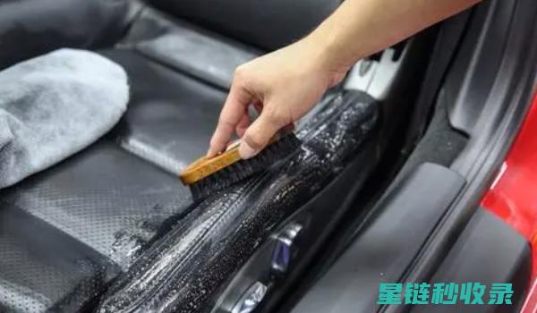 汽车内饰清洁频率讨论：多久清洁一次最恰当 (汽车内饰清洁剂哪个品牌好)